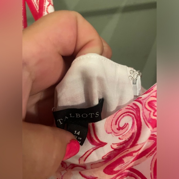 Tie Waist Maxi Dress - Elegant
Medallion Summer Dress - Picture 6 of 8